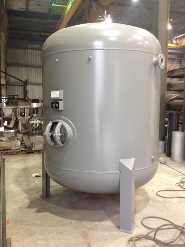 Hot water storage tank